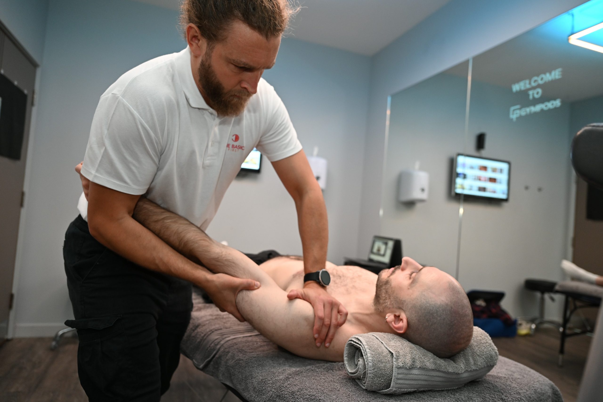 Gentle osteopathy treatment focused on pain relief and comfort